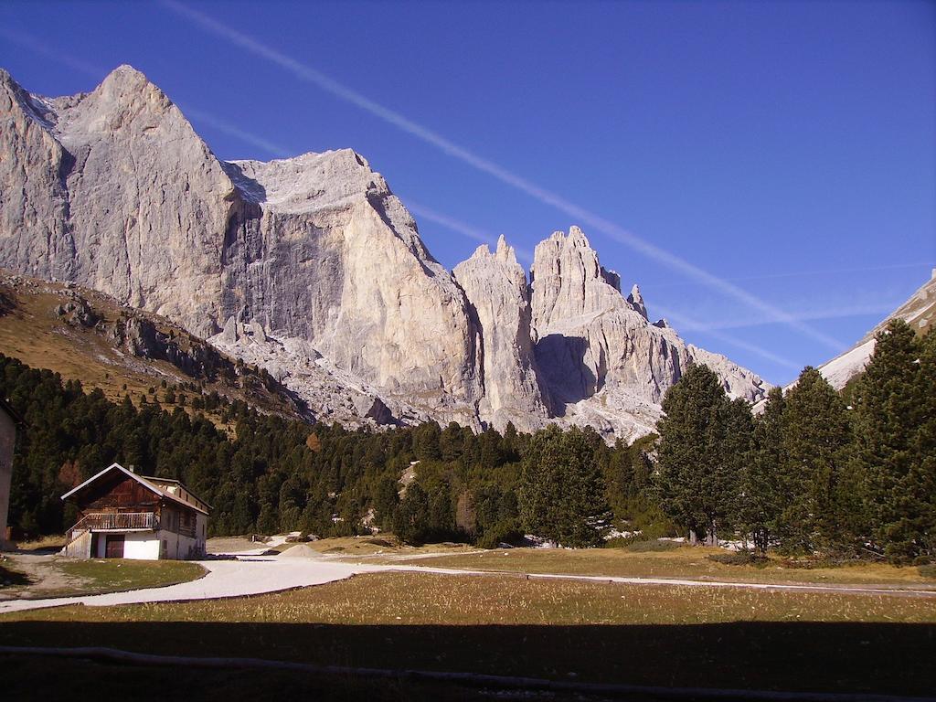 Rifugio Gardeccia Hutte Hotel Pozza di Fassa Exterior photo