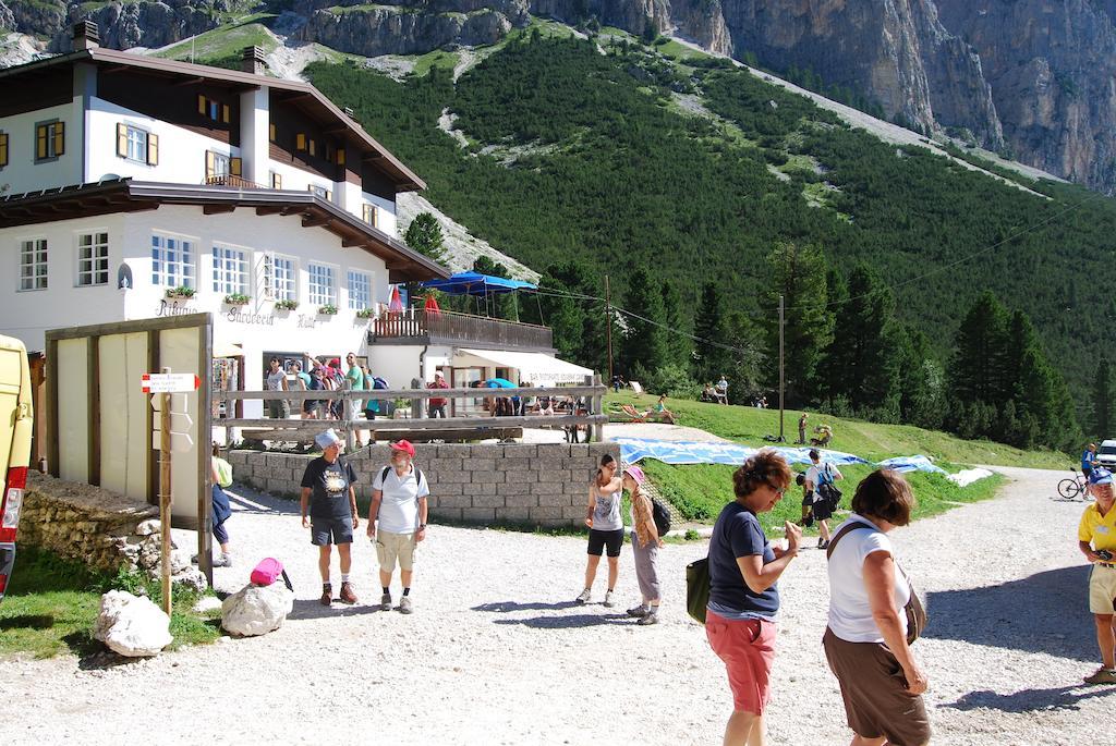 Rifugio Gardeccia Hutte Hotel Pozza di Fassa Exterior photo