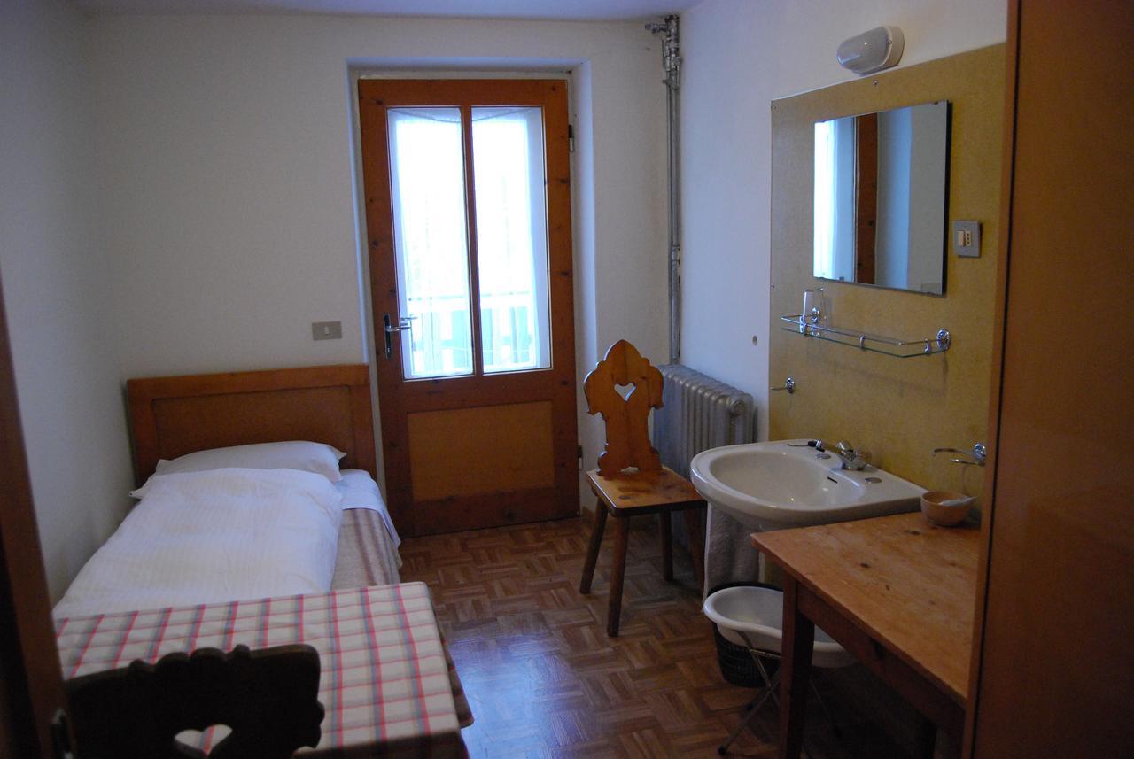 Rifugio Gardeccia Hutte Hotel Pozza di Fassa Room photo